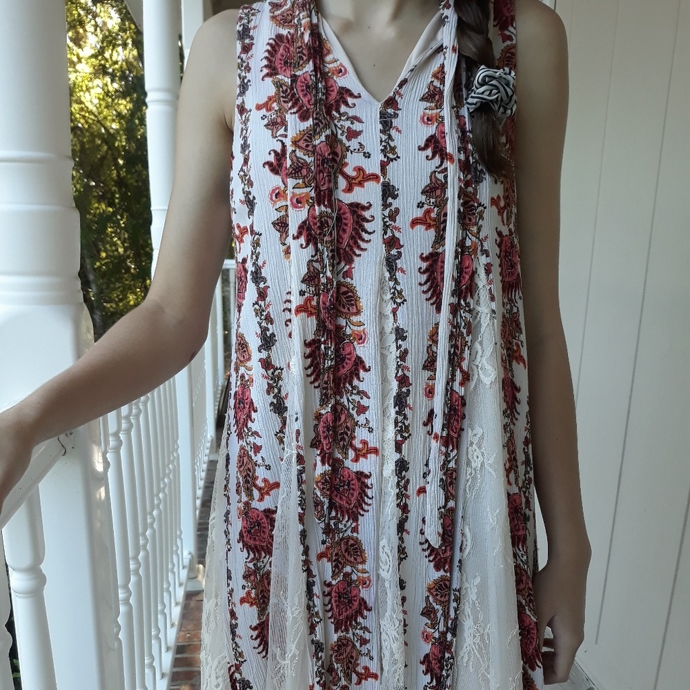 Buckle store /Multi-Color w-lace sleeveless dress